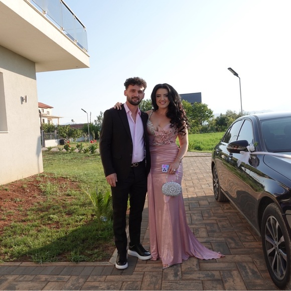 Elegant evening gown made in kosovo - Picture 5 of 8